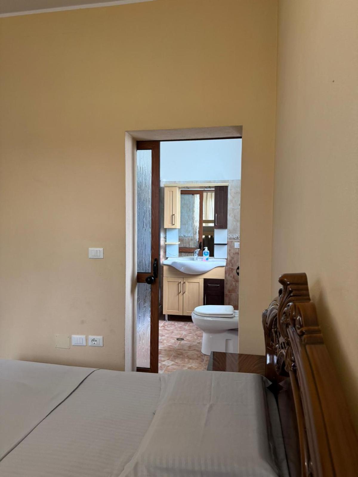 Blissful Hostel Shkoder Exterior photo